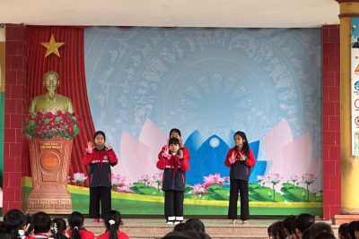 Sinh hoạt dưới cờ chủ điểm gia đình của lớp 4D – Tiểu học Hoàng Nam