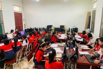 Học sinh lớp 4C Trường Tiểu học Hoàng Nam tích cực thực hành trong giờ Tin học với bài “Phần mềm soạn thảo văn bản”