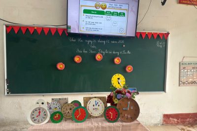 TRẢI NGHIỆM LÀM ĐỒNG HỒ SỐ LA MÃ – TIẾT HỌC STEM  MÔN TOÁN LỚP 3C