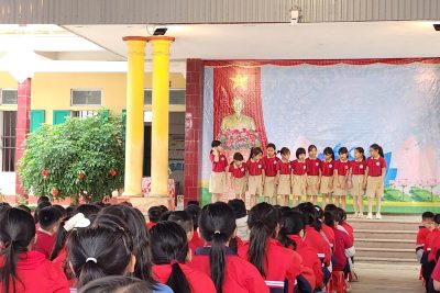 Một số hình ảnh hoạt động trải nghiệm trong tiết SHDC do lớp 3a biểu diễn