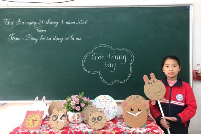 LỚP 3B SÔI NỔI TIẾT HỌC STEM: “ĐỒNG HỒ SỬ DỤNG SỐ LA MÃ”